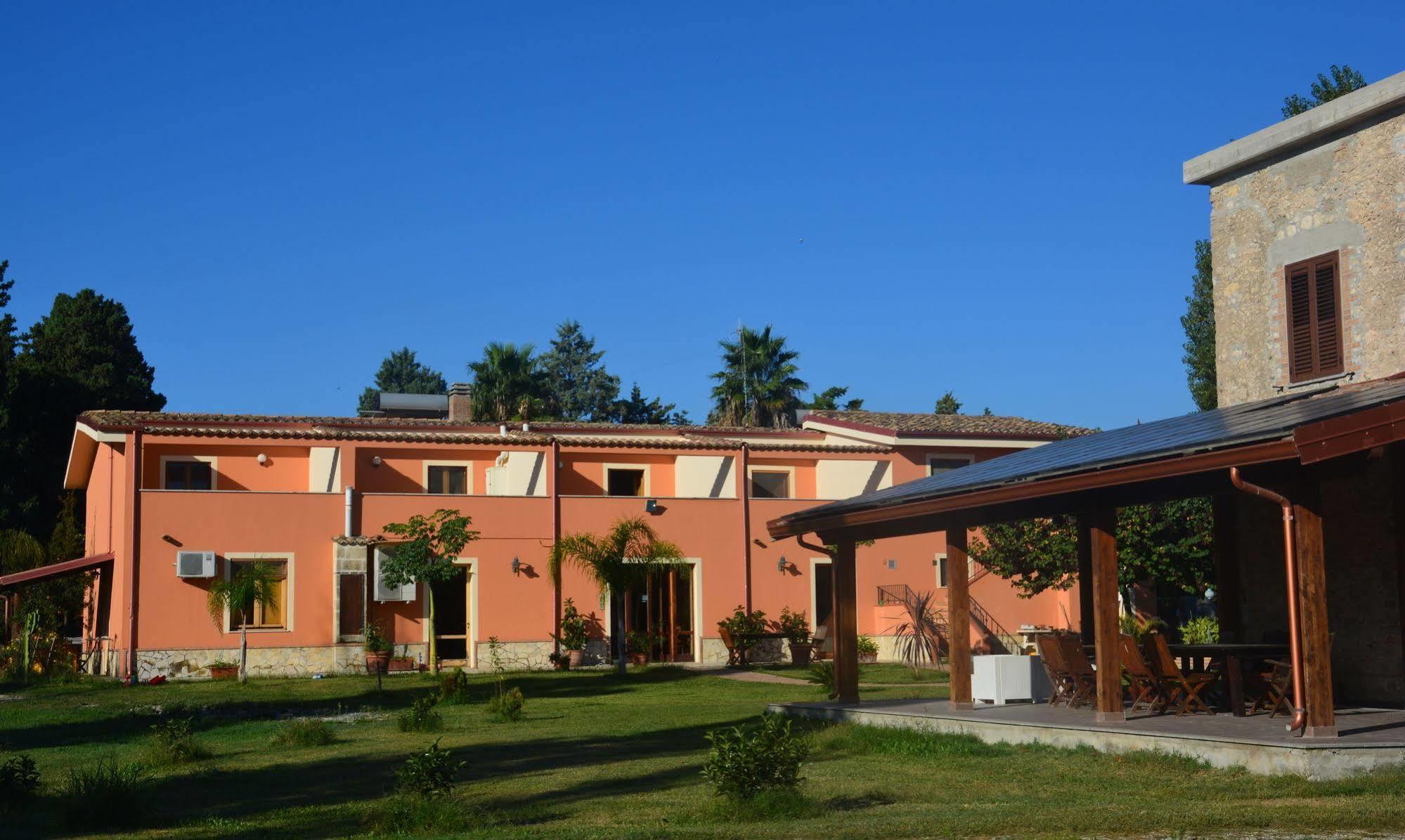 Agriturismo Torre Del Golfo โกรปานี ภายนอก รูปภาพ